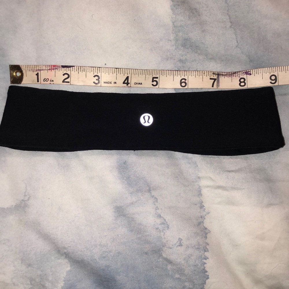 Black Lululemon headband
